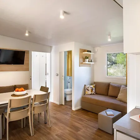 2 Bedroom Stacaravan In Camping Lopar