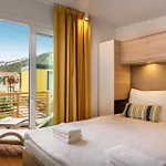 2 Bedroom Stacaravan In Campeggio Lopar