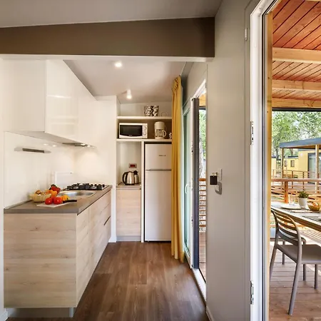 2 Bedroom Stacaravan In 캠프장