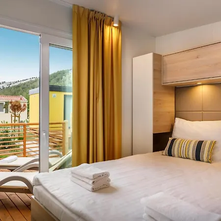 2 Bedroom Stacaravan In Kamp Lopar